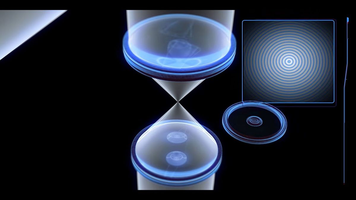 A diagram showing a disk being put into a device. There is a boxout at the top right showing a circular pattern.