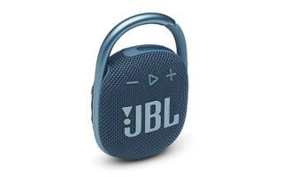 En gråblå JBL Clip 4 visas upp mot en vit bakgrund