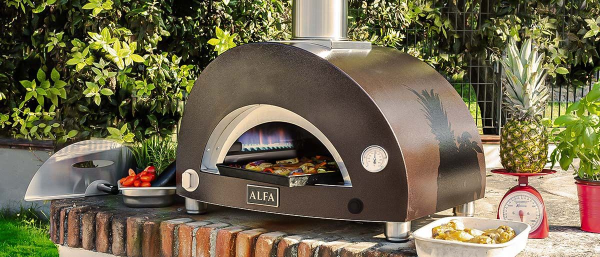 Alfa Nano cooking pizza