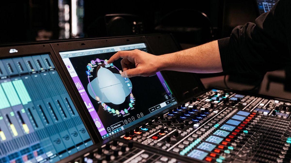 Instrument and vocal signals are intuitively placed using KLANG:app’s 3D orbit view.