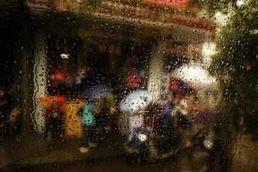 Locals in Chengmai took cover from the rain as it began to fall heavily minutes from the peloton arriving at the finish.