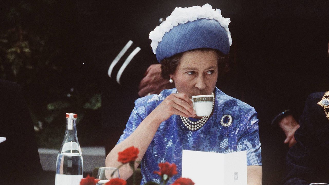 Queen elizabeth II tea 57077439