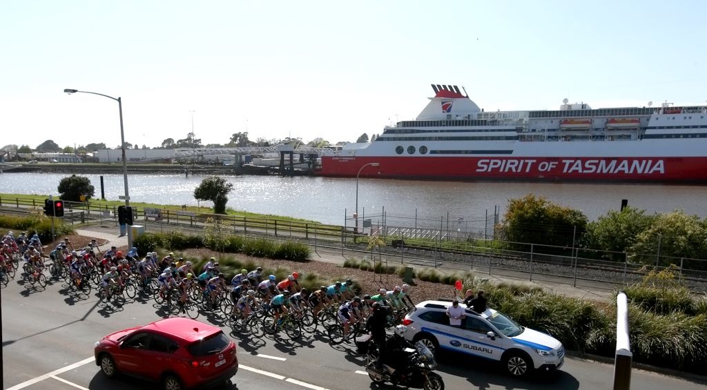 The peloton on stage 2 of the Tour of Tasmania
