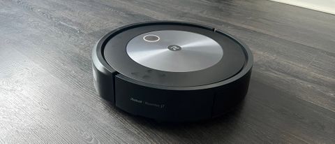 The side view of the iRobot Roomba J7+