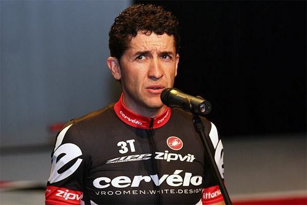 Carlos Sastre in the Cerv&eacute;lo kit