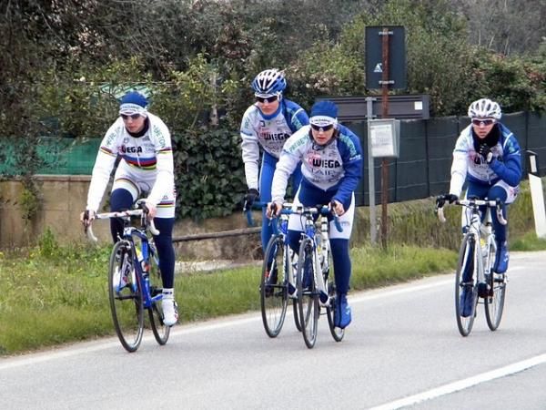 World Champion Tatiana Guderzo and her teammates train for the upcoming season
