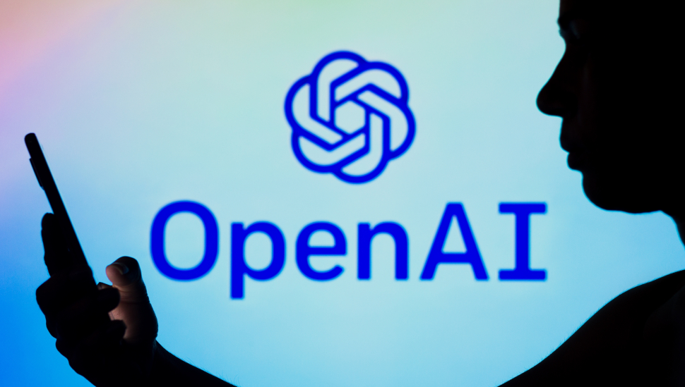 Логотип OpenAI на стене 