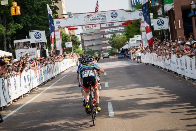The mens break with 2 laps to go