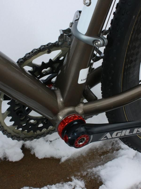 The seat tube transitions from round to rectangular at the bottom bracket shell for added drivetrain rigidity.