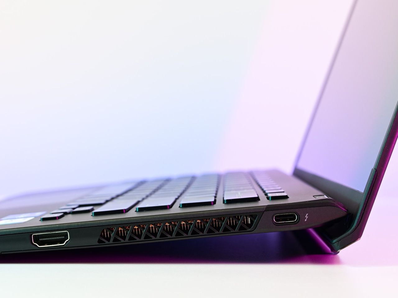 Vaio Z 2021 Hinge Lift