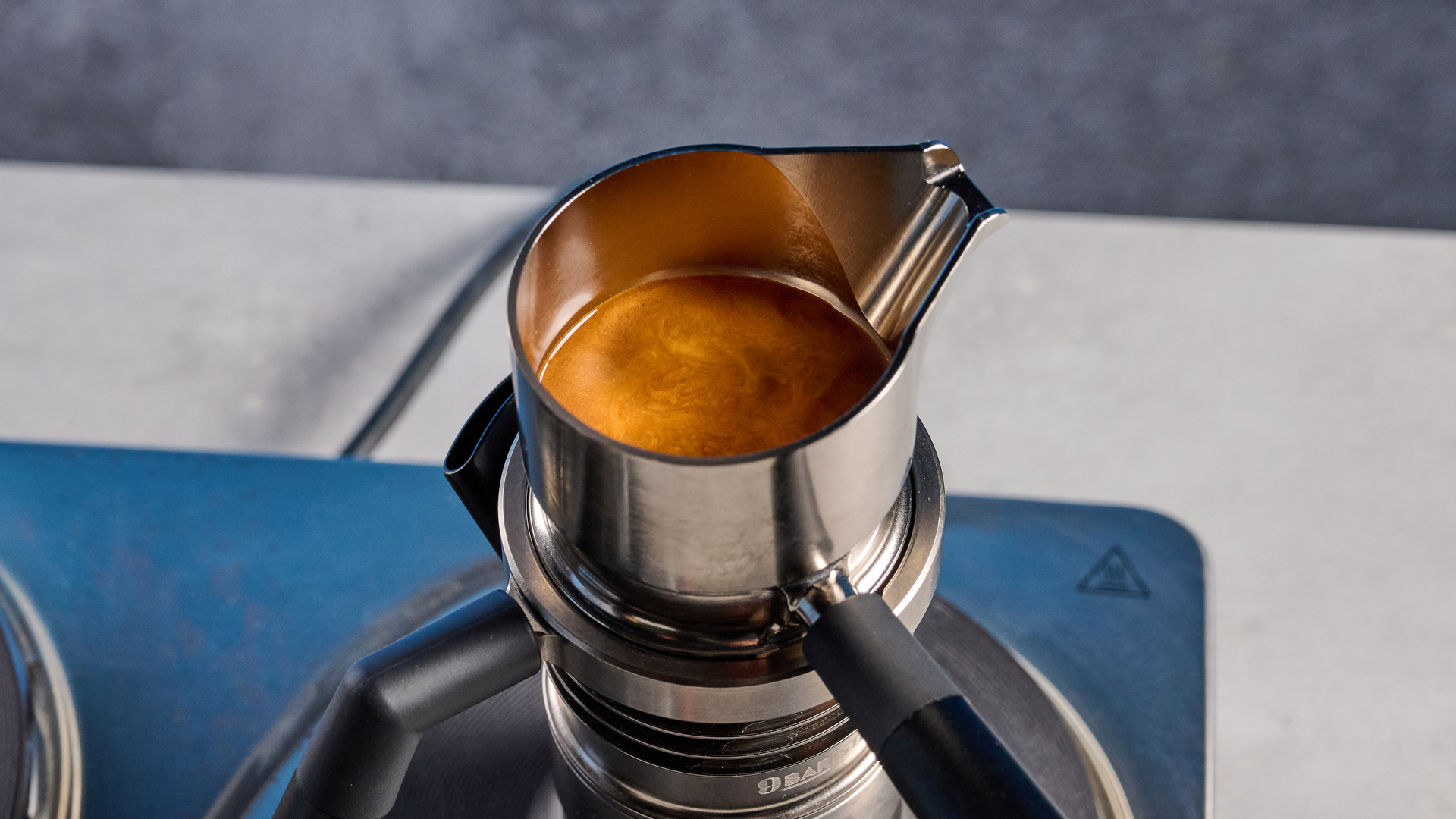 Crema appearing through the basket of the 9Barista Espresso Machine Mk.2