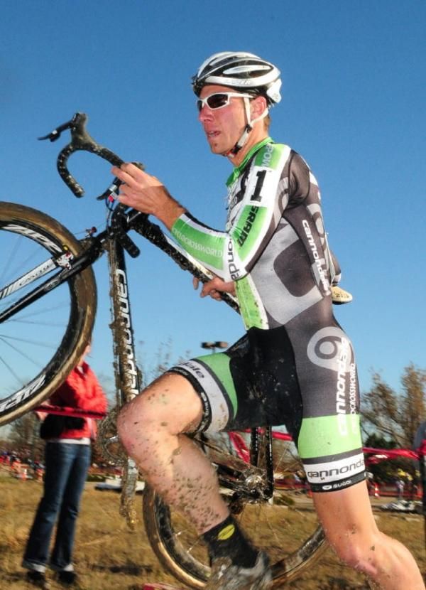 Jeremy Powers (Cannondale-Cyclocrossworld.com) trying to stay with his team-mate Johnson