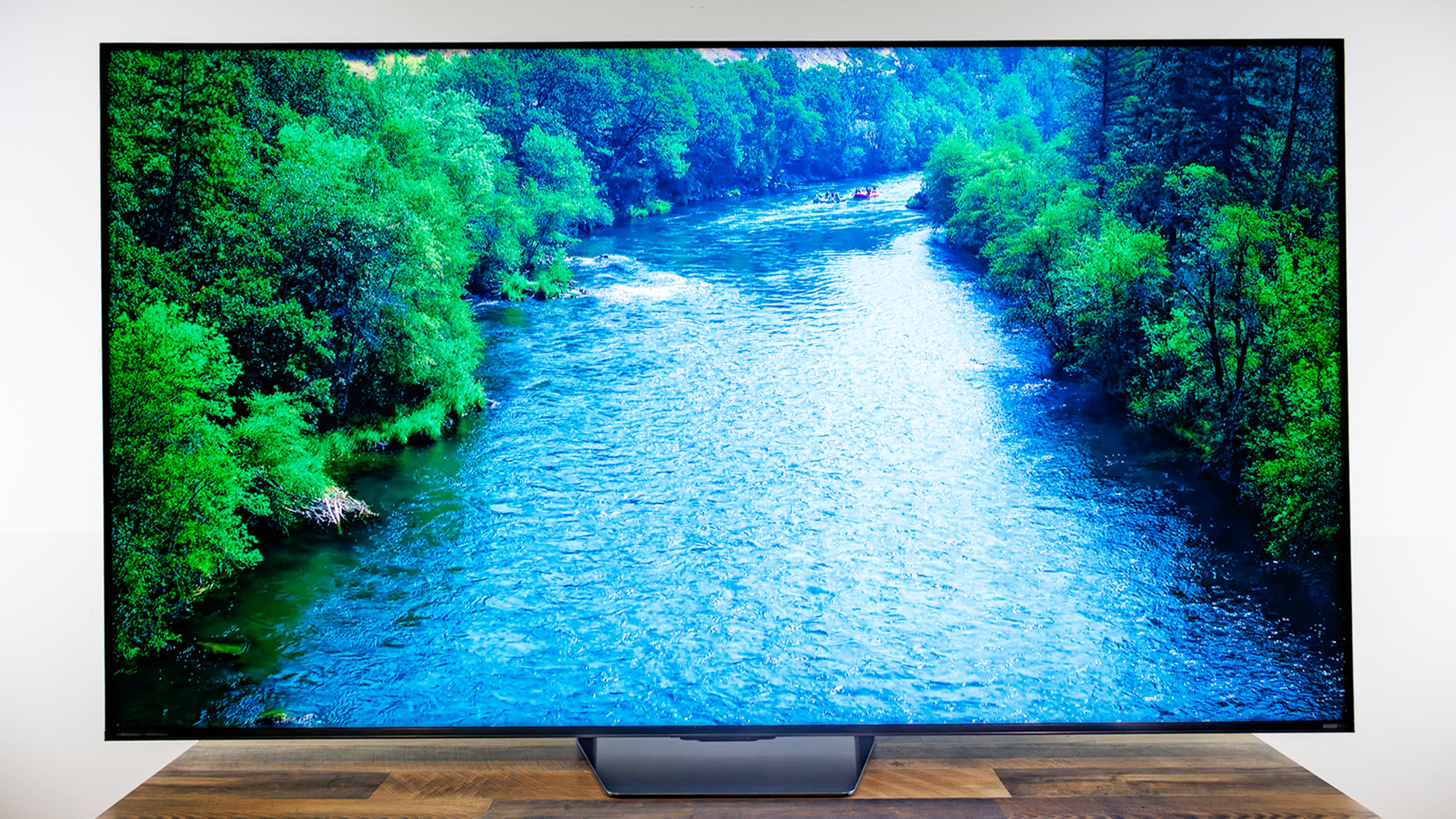 Hisense 75UR8SG RGB MiniLED TV on a desk