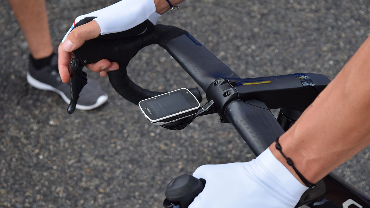 The stem face plate looks to have an integrated computer mount