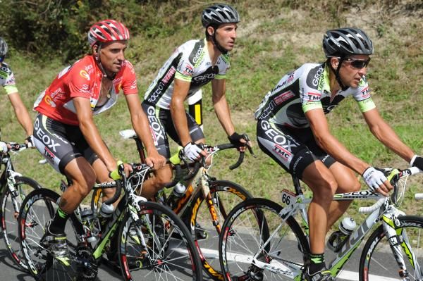 Carlos Sastre works for his teammate and race leader Cobo