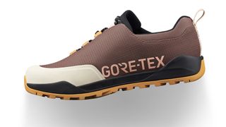 Side view details of the Ergolace GTX PEdALED x Fizik MTB shoe