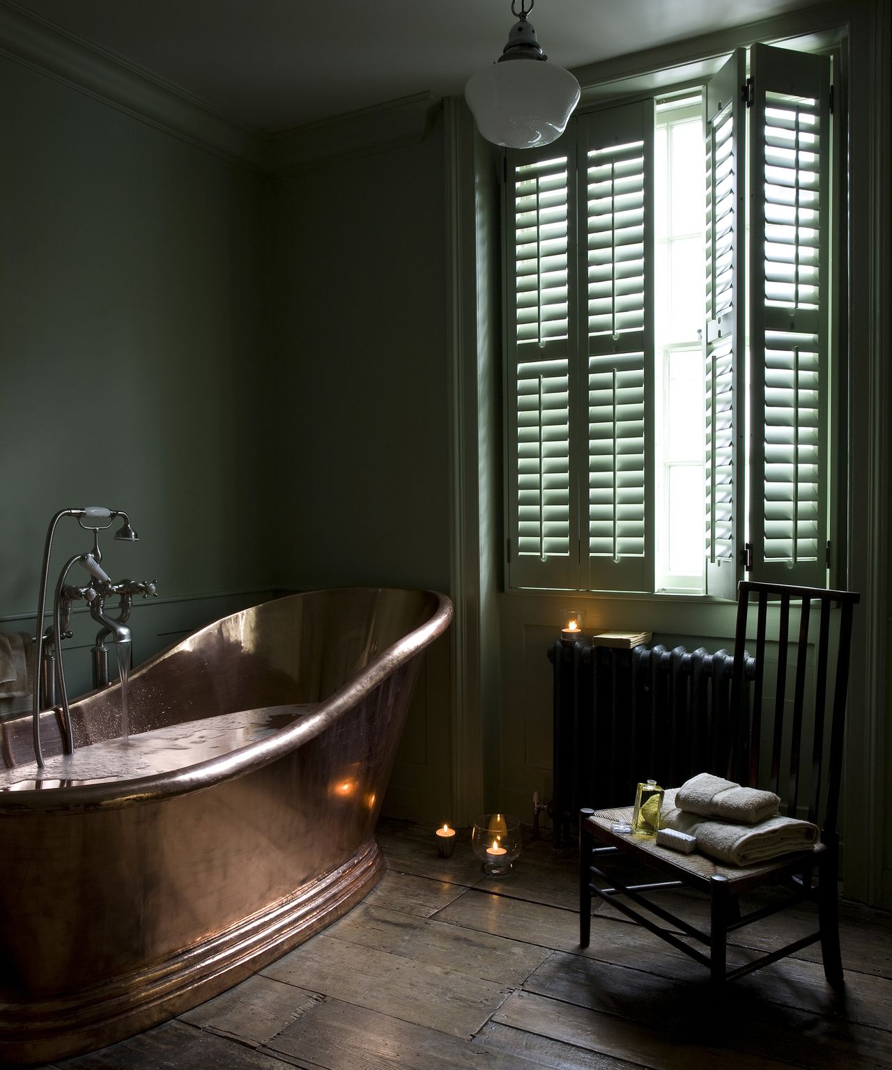 Dark bathroom ideas: 13 dramatic look that deviate from the 'norm ...
