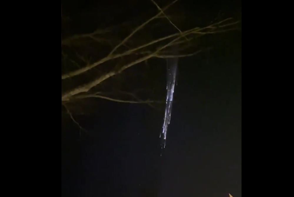 That&#039;s no meteor shower: Glowing debris spotted over the Pacific Northwest this week was likely the remnants of a SpaceX rocket.