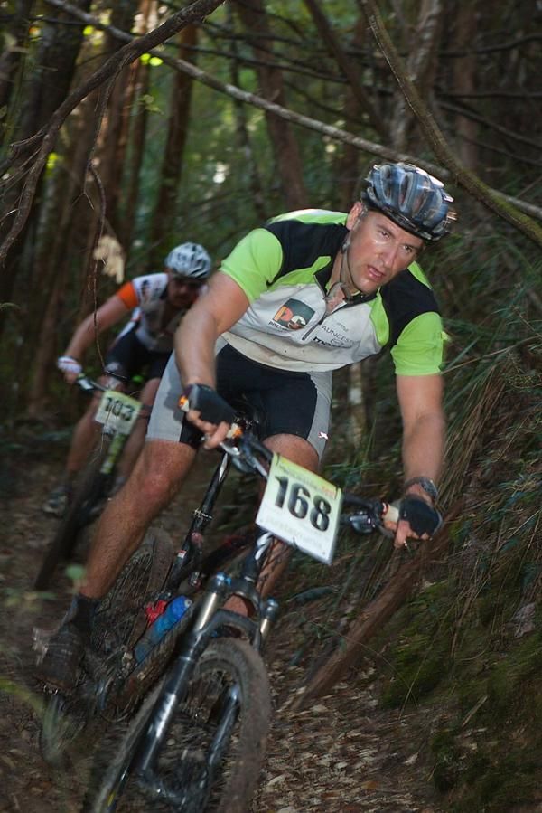 Stephen Scharapow and Ian Donelly (both from Tasmania) navigate at ground and eye-level through Sterling Valley.