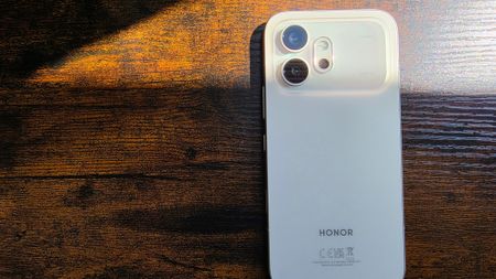 The Honor 600 on a desk