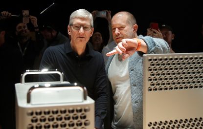 Tim Cook (left) and Jonathan Ive (right).