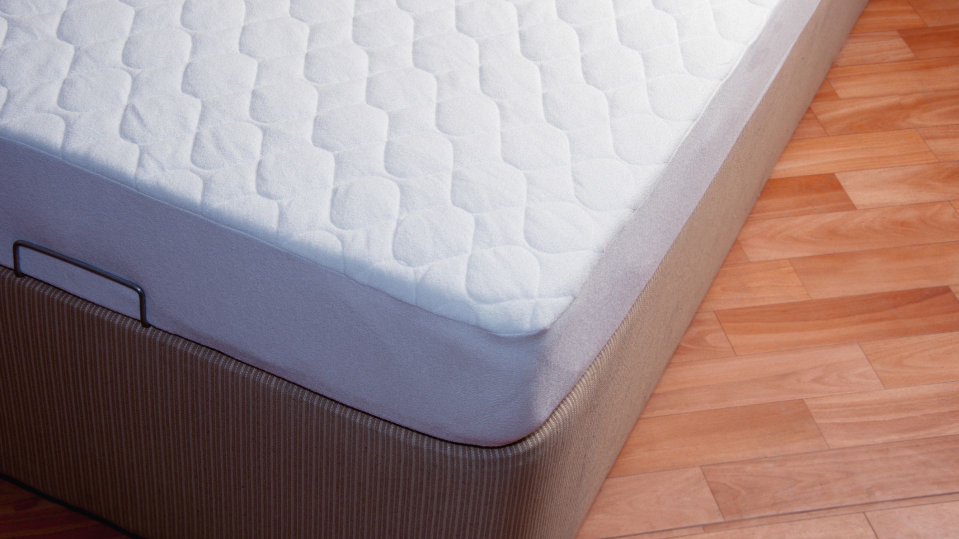 A close up image of a corner of a mattress