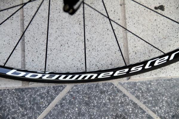 Minimalist decals give these wheels a simple, classy look