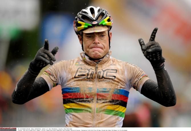 Cadel Evans (BMC) won a muddy and epic stage of the 2010 Giro d'Italia