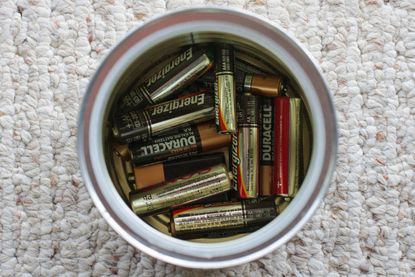 Here's a quick way to test if your AA batteries are dead