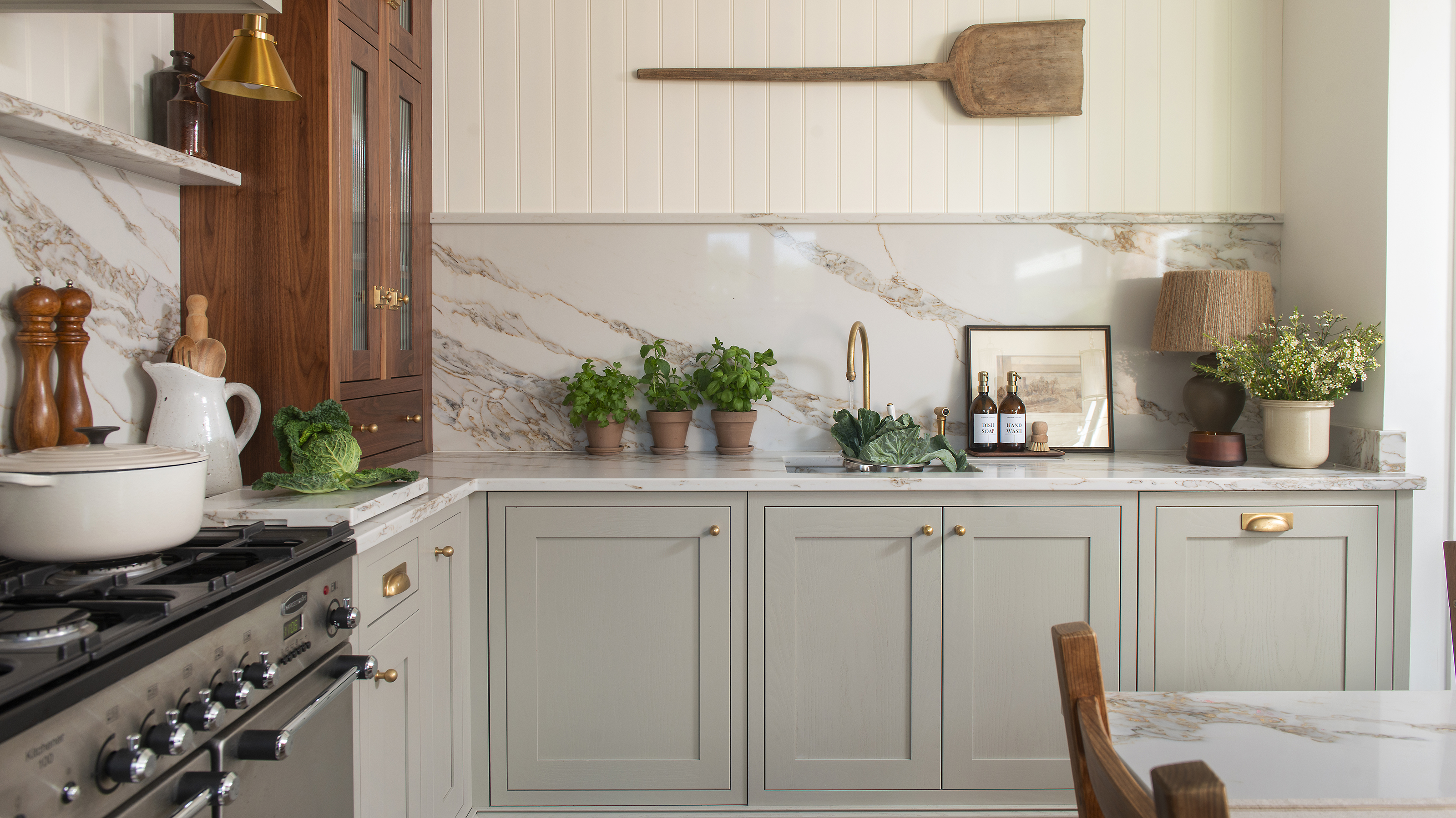 small neutral kitchen with coastal theme
