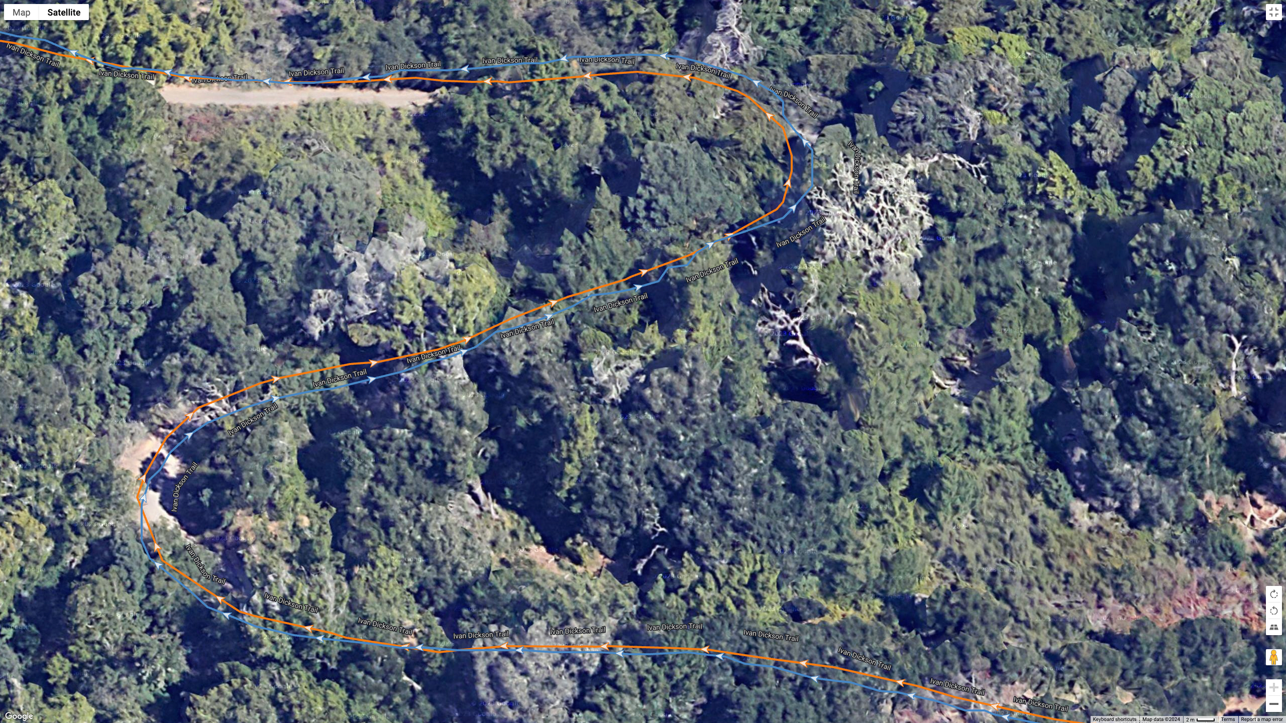 A GPS map showing how the Garmin Forerunner 965 (orange line) and Suunto Race (blue line) compare on a hike with plenty of satellite signal blockage.