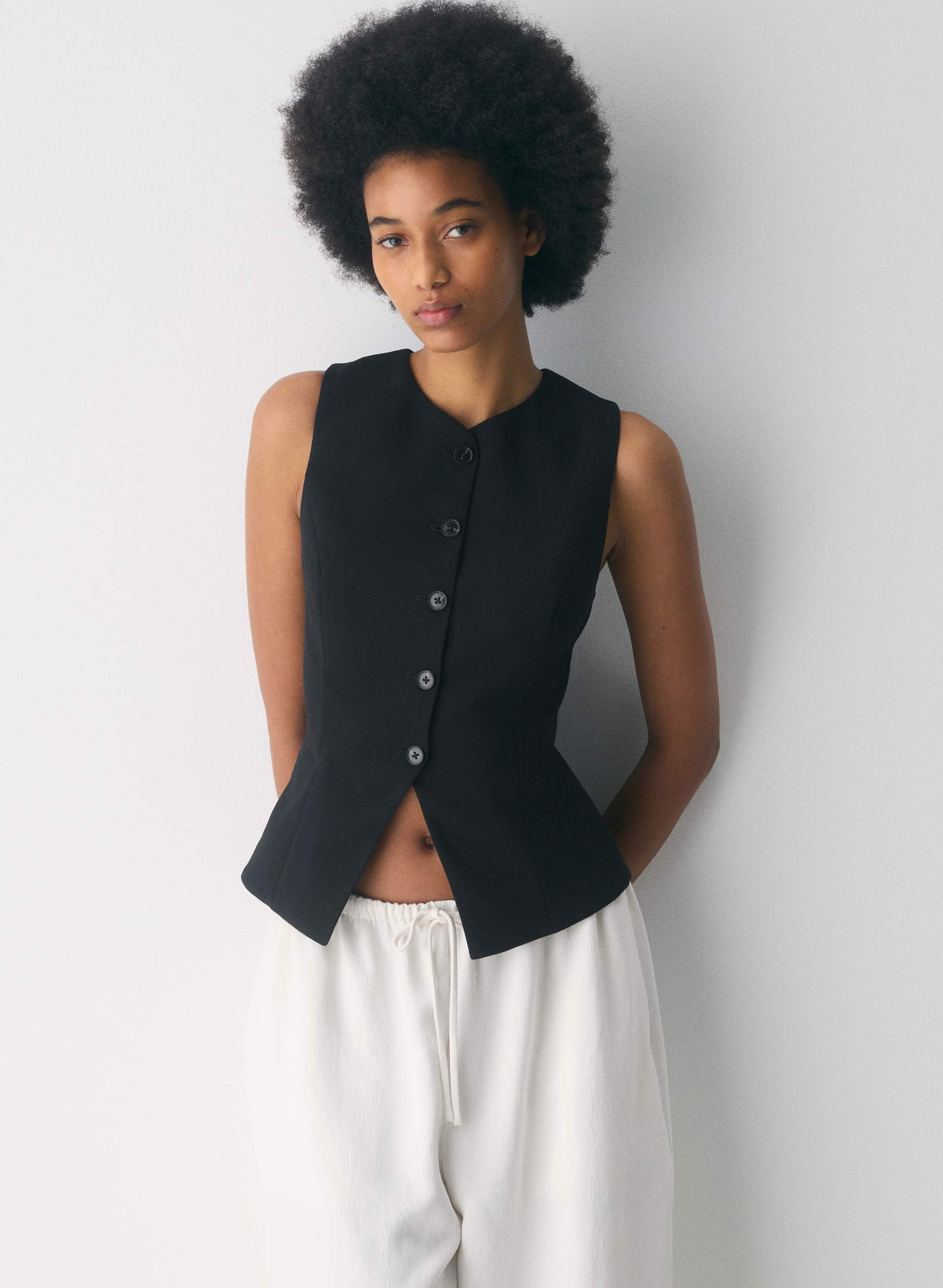 Aritzia, Regal Vest