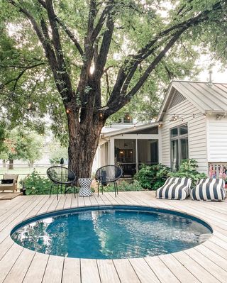 Stock Tank Pools for Your Backyard - The New York Times