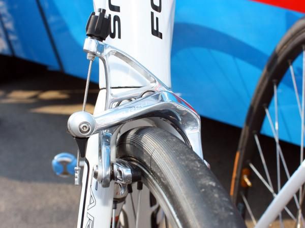 Milram's carbon forks have reasonably good clearance at the fork for their fat tubular tires.