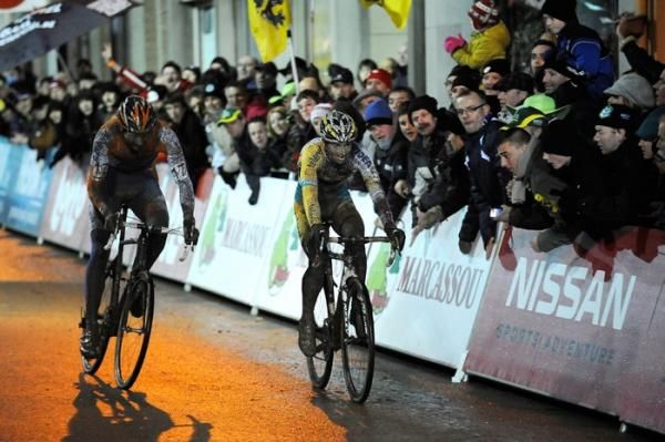 Kevin Pauwels (Telenet-Fidea Cycling Team) edges out Gerben de Knegt (Rabobank) for third place.