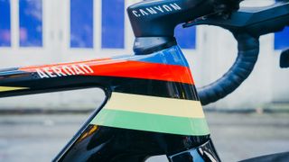 Van Vleuten's world champions bike with rainbow stripes on the head tube