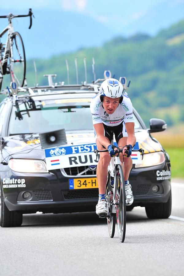 Rob Ruijgh (Vacansoleil) let go of the best young rider's jersey