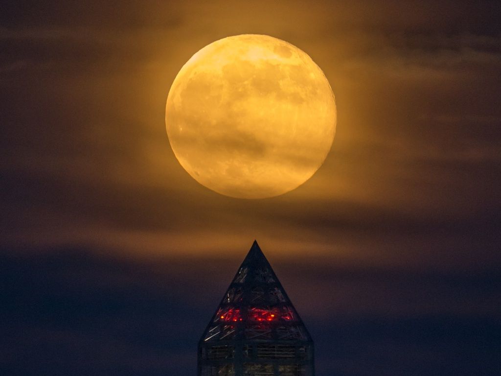 supermoon over washington monument