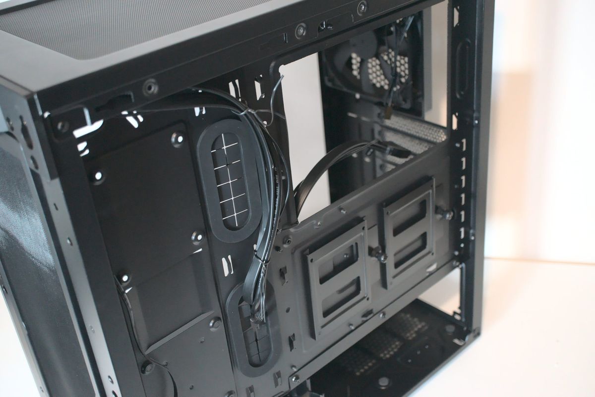 Corsair 275R Airflow
