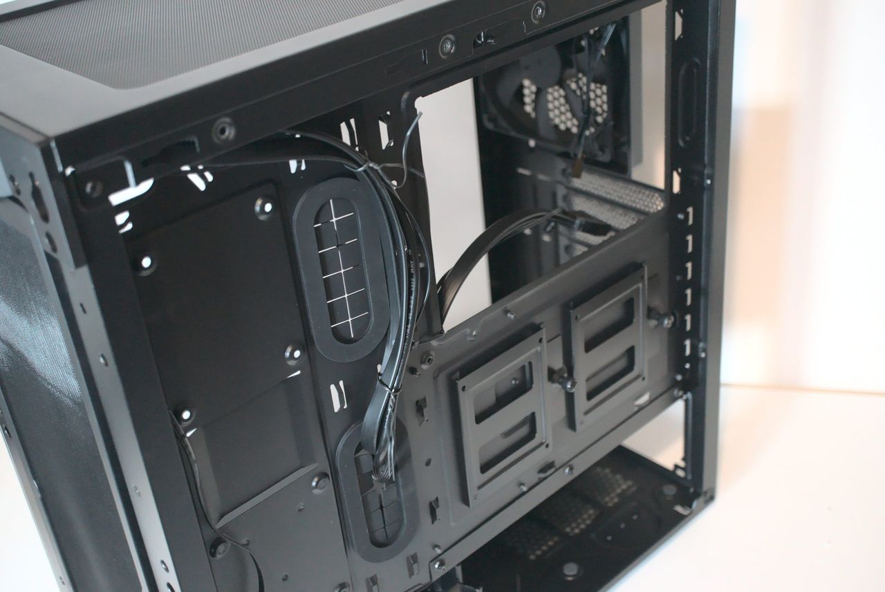 Corsair 275R Airflow