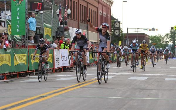Emilia Fahlin (Specialized-lululemon) takes the win