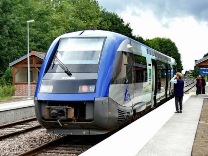 France's 2,000 new trains are too fat for its stations