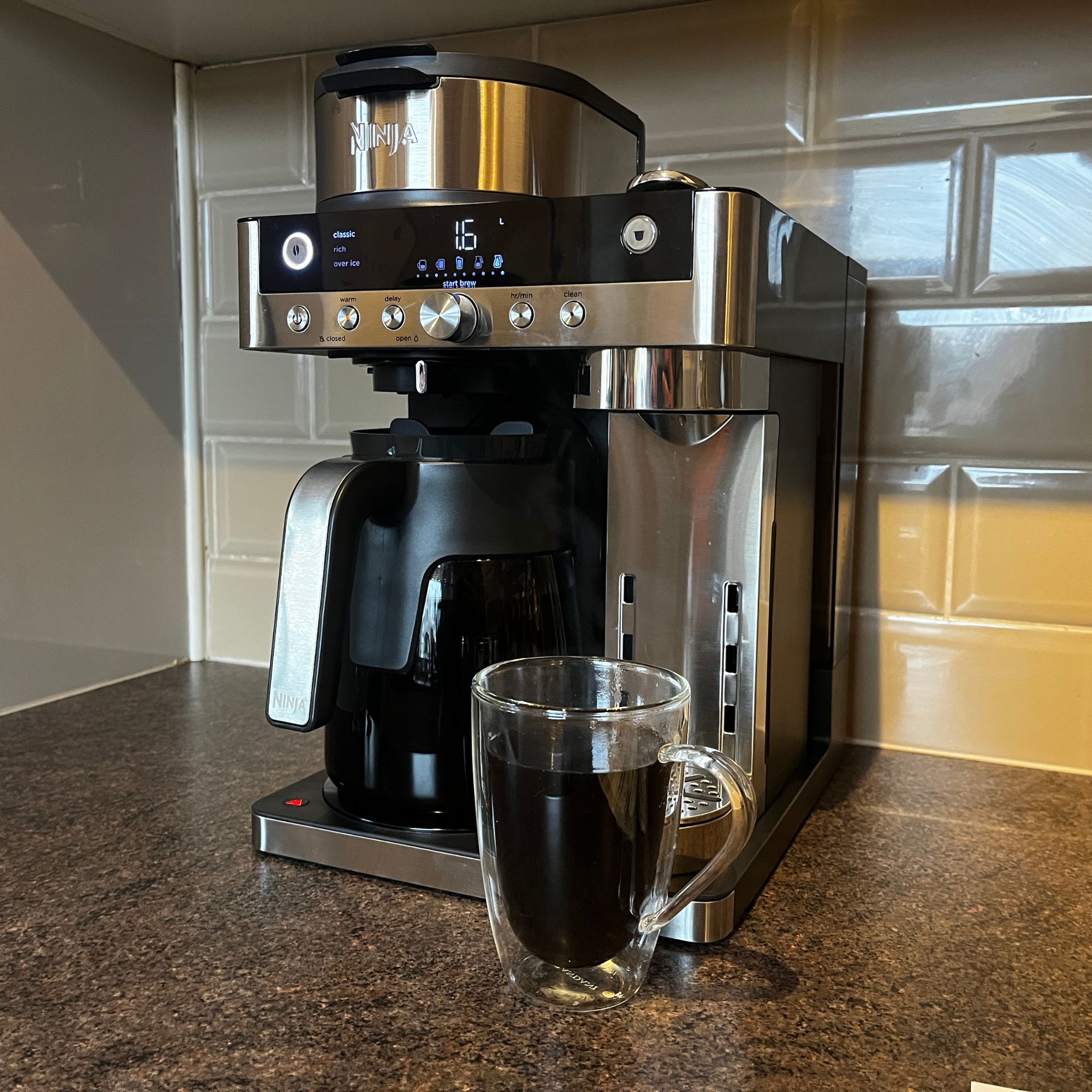 Making 1.6l of classic filter coffee in the Ninja Prestige DualBrew System