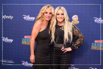Britney PSears (left) and Jamie Lynn Spears (right) at a red carpet event