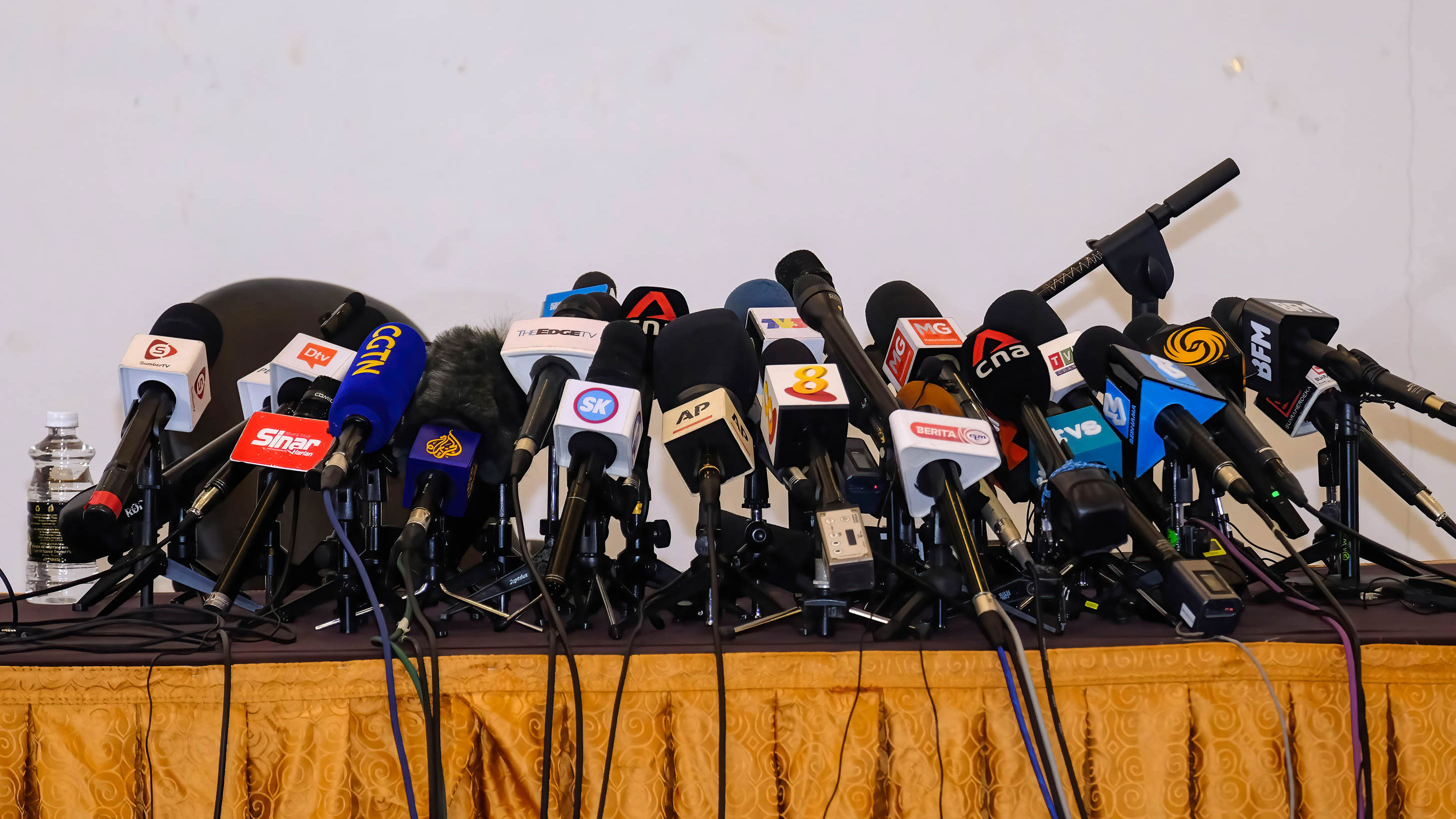 lots of microphones at a press conference