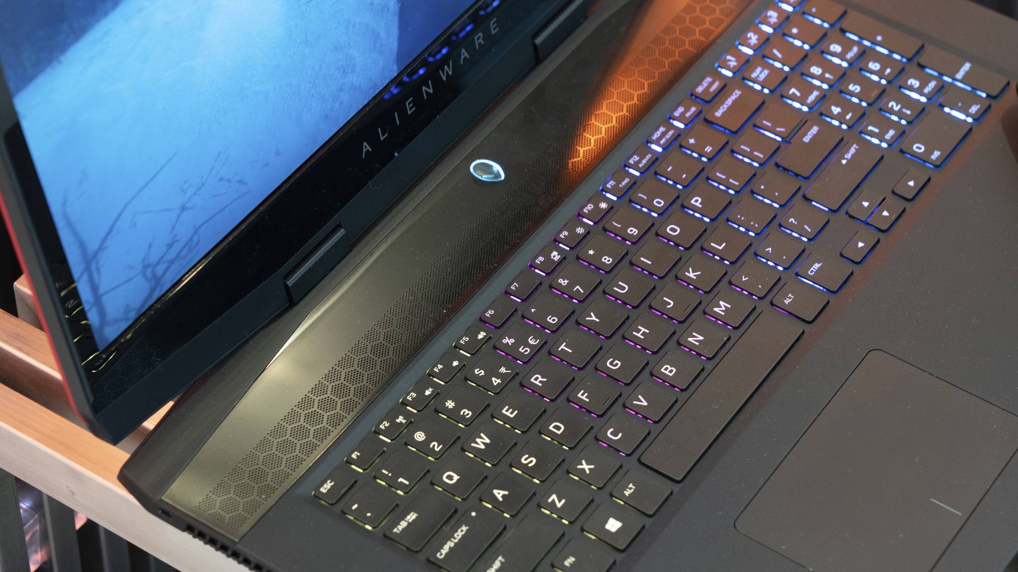 Dell's Alienware m17 is the thinnest and lightest 17inch gaming laptop