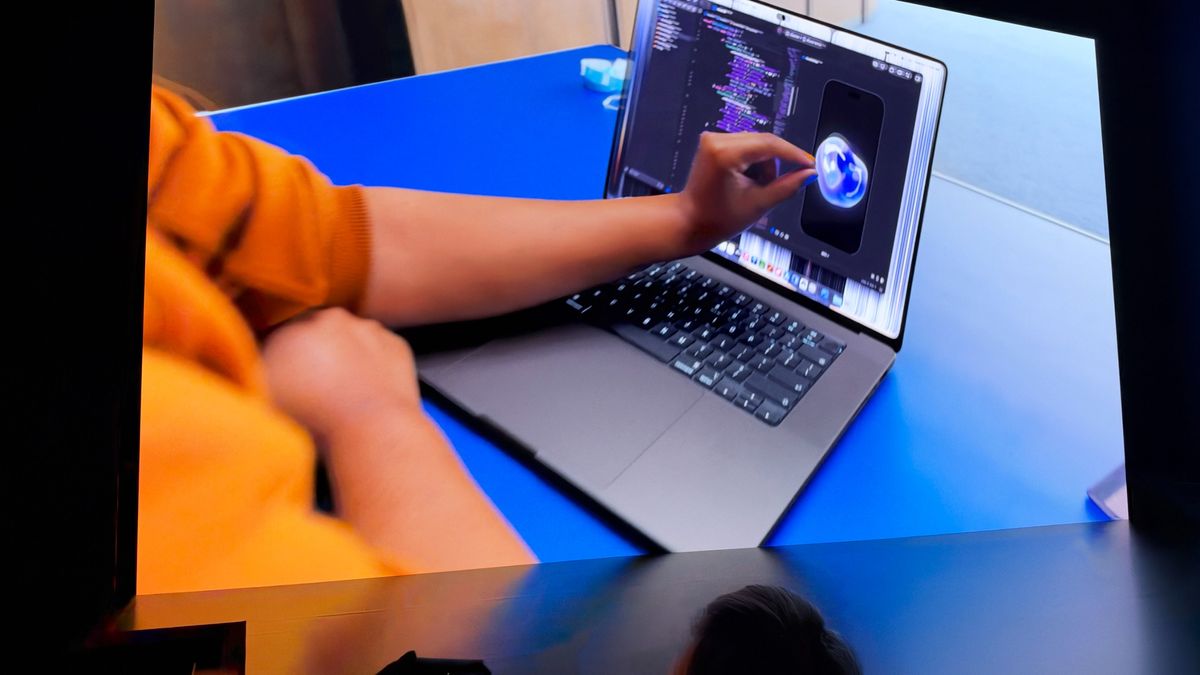 Images of the new MacBook Pro at the Apple 'Pro and Tell' event