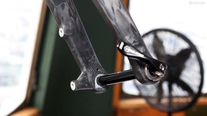Colnago will also eventually release a disc brake-compatible V1-r featuring Hayes' slick - and ultra-fast - HexLock 15mm thru-axle system. There's no firm timeline on the bike's release but it isn't far off