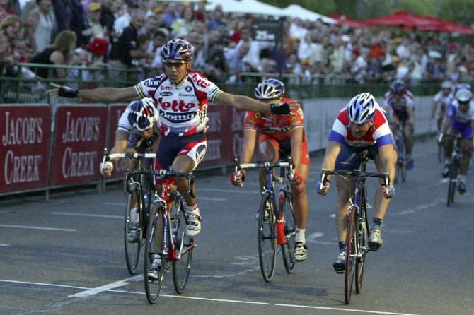 Robbie McEwan wins with ease