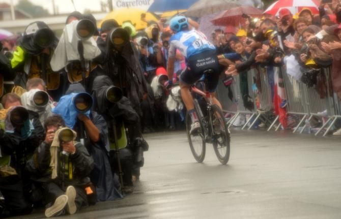 Ramunas Navardauskas passes a group of photographers just after the line of arrival